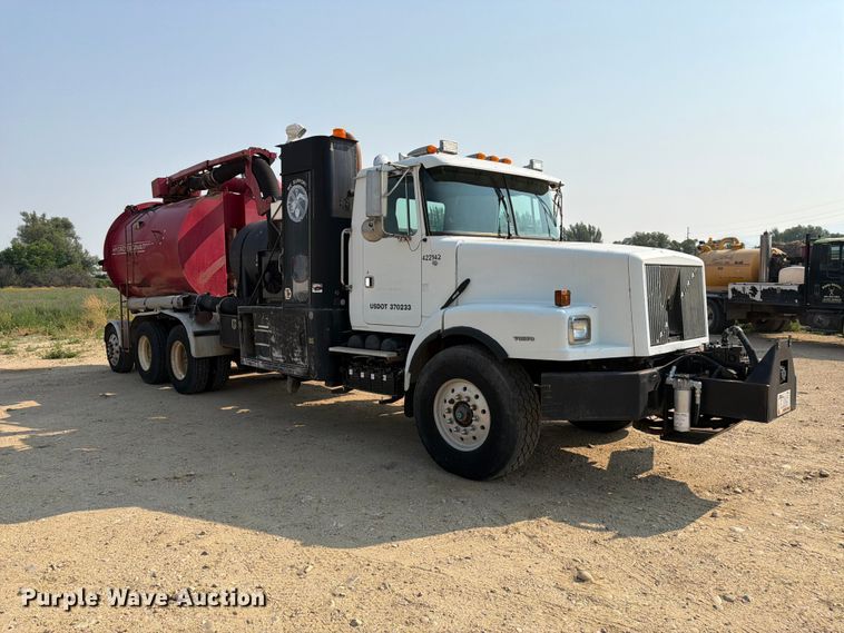 1999 Volvo WG Vacuum Truck - photo 3
