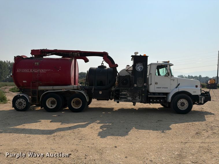 1999 Volvo WG Vacuum Truck - photo 4