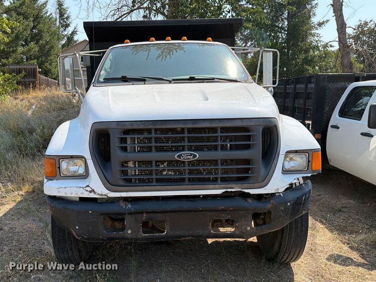 2000 Ford F750 Super Duty Dump Truck - photo 2