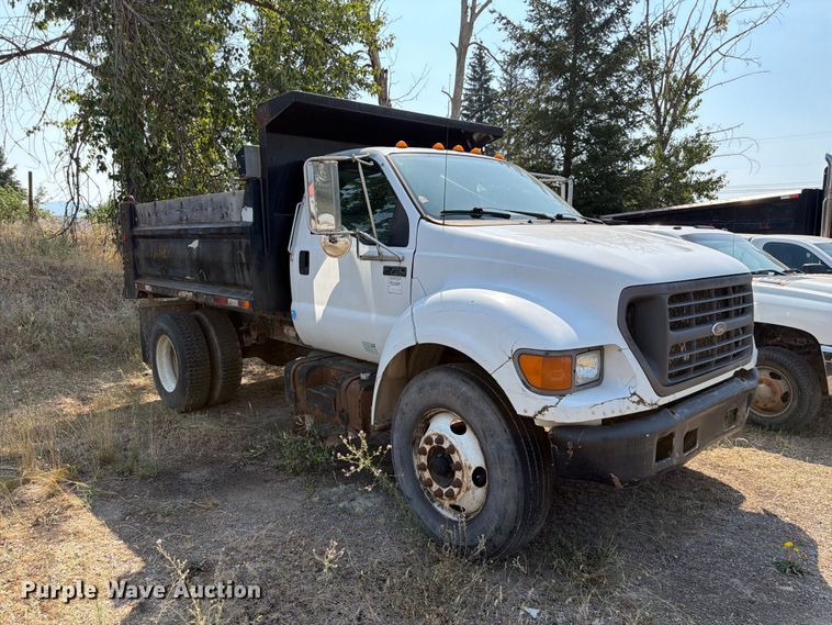 2000 Ford F750 Super Duty Dump Truck - photo 3
