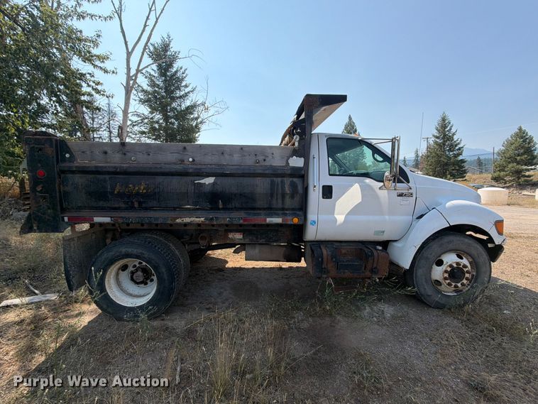 2000 Ford F750 Super Duty Dump Truck - photo 4