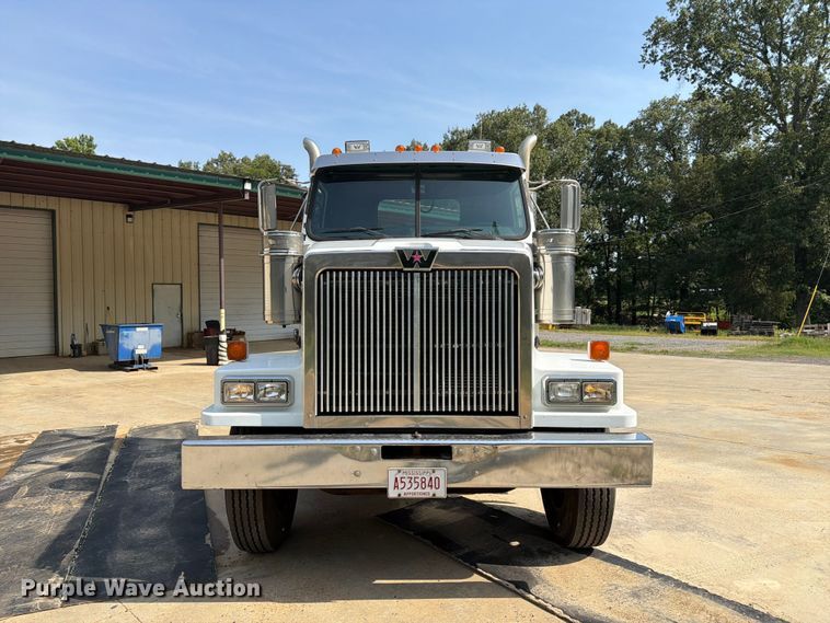 2007 Western Star 4900 Semi Truck - photo 2