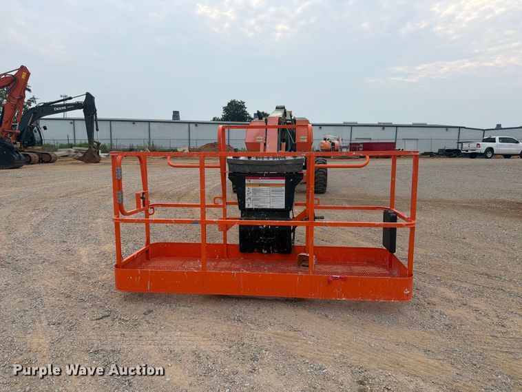 2013 JLG 660SJ Boom Lift - photo 2