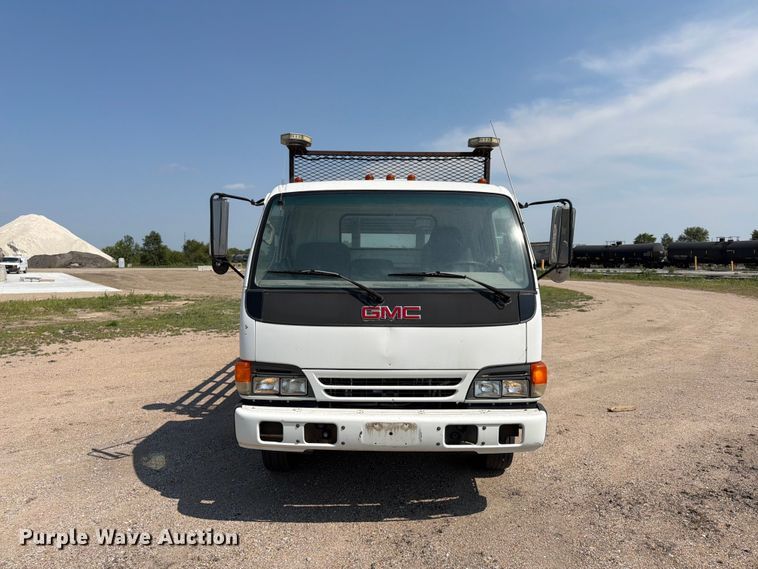 2001 GMC W5500 Flatbed Truck - photo 2