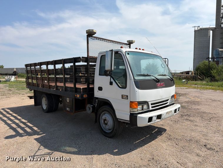 2001 GMC W5500 Flatbed Truck - photo 3