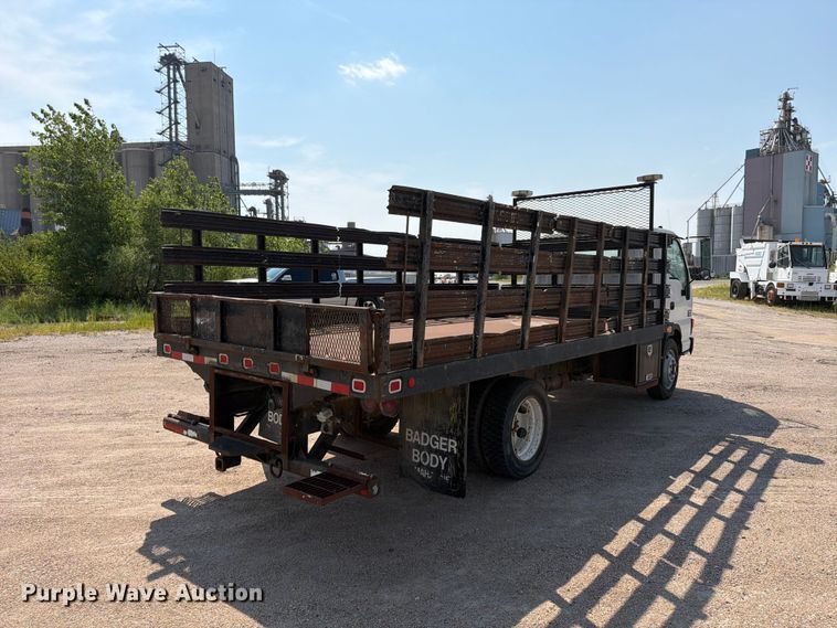 2001 GMC W5500 Flatbed Truck - photo 5