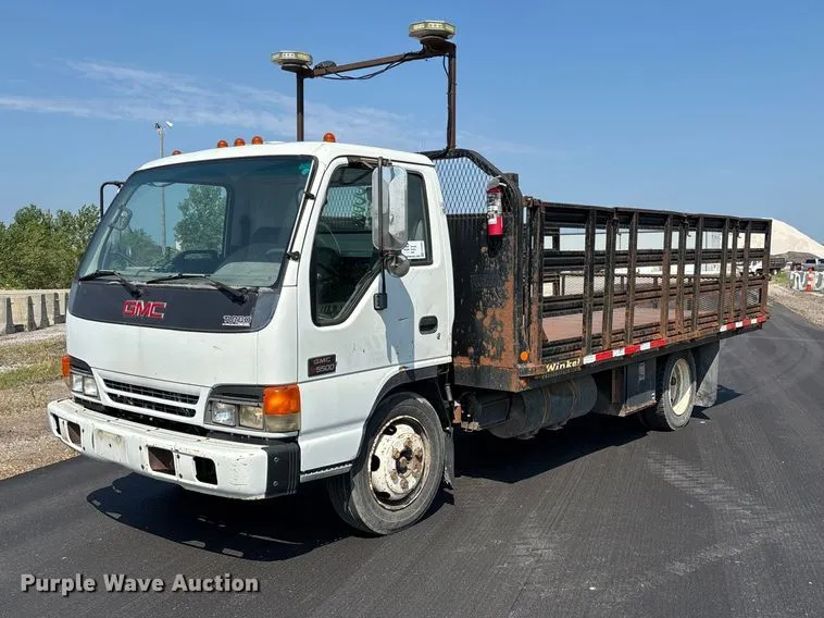 2004 GMC W5500 Flatbed Truck