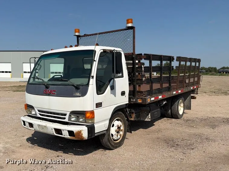 2002 GMC W5500 Flatbed Truck