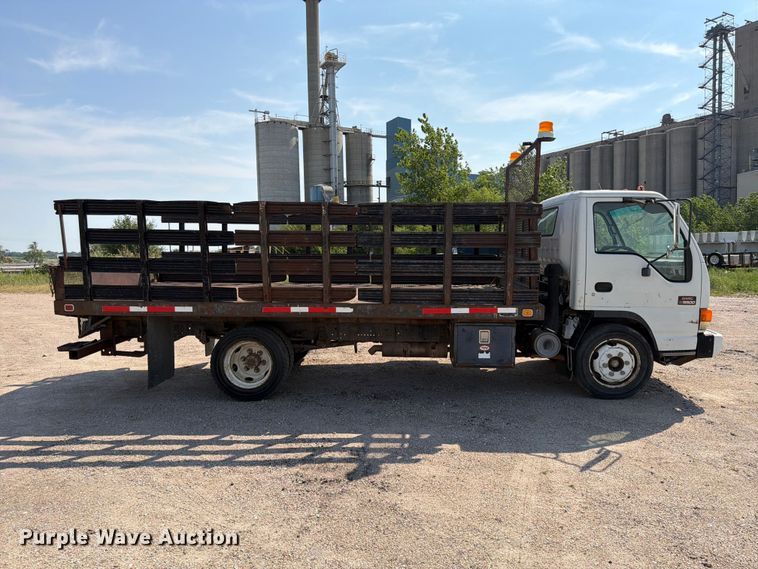 2002 GMC W5500 Flatbed Truck - photo 4