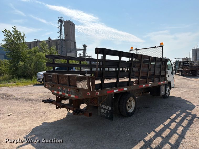 2002 GMC W5500 Flatbed Truck - photo 5