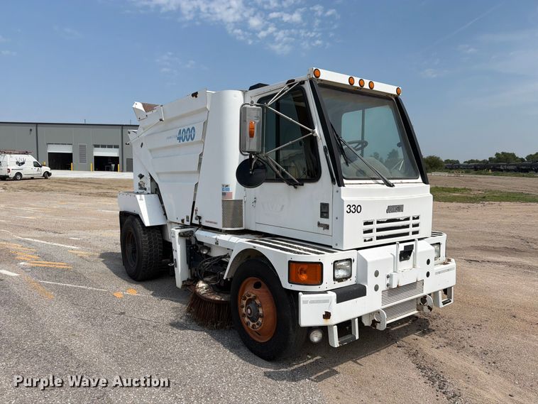 2001 Johnston M4 Street Sweeper - photo 3