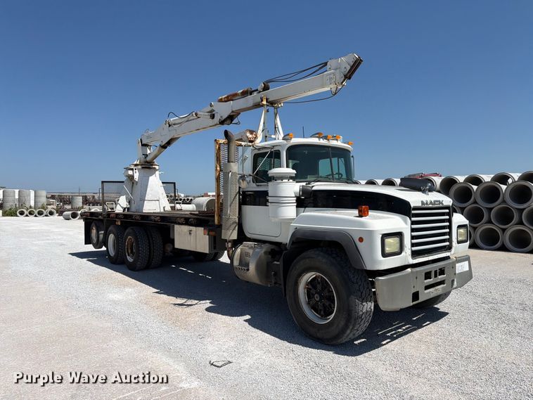 2001 Mack RD680S Crane Truck - photo 3