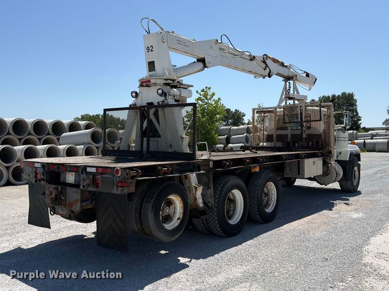 2001 Mack RD680S Crane Truck - photo 5