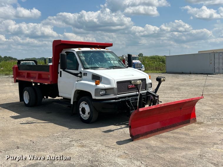2004 GMC C4500 Dump Truck - photo 3
