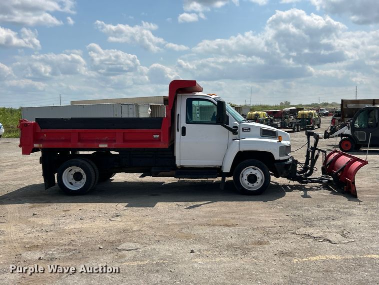 2004 GMC C4500 Dump Truck - photo 4