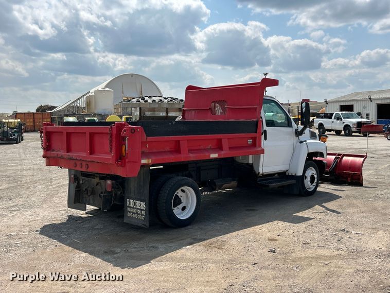 2004 GMC C4500 Dump Truck - photo 5