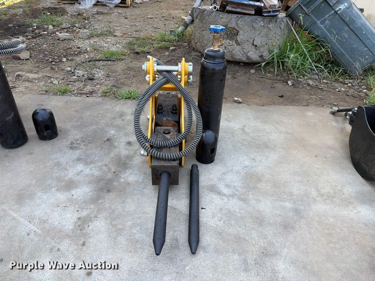 Typhon 0.8-2.5 Ton Breaker - photo 2