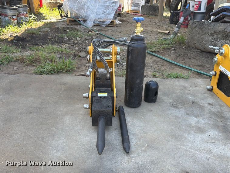 Typhon 0.8-2.5 Ton Breaker - photo 2