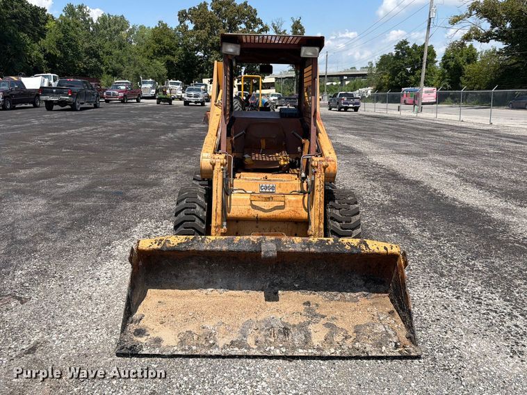 Case 1840 Skid Steer Loader - photo 2