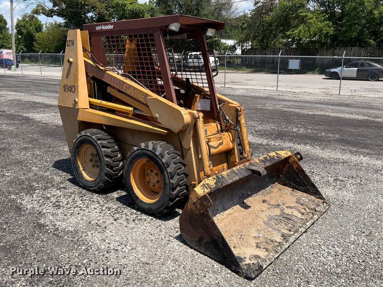 Case 1840 Skid Steer Loader - photo 3