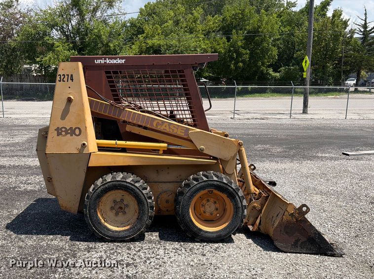 Case 1840 Skid Steer Loader - photo 4
