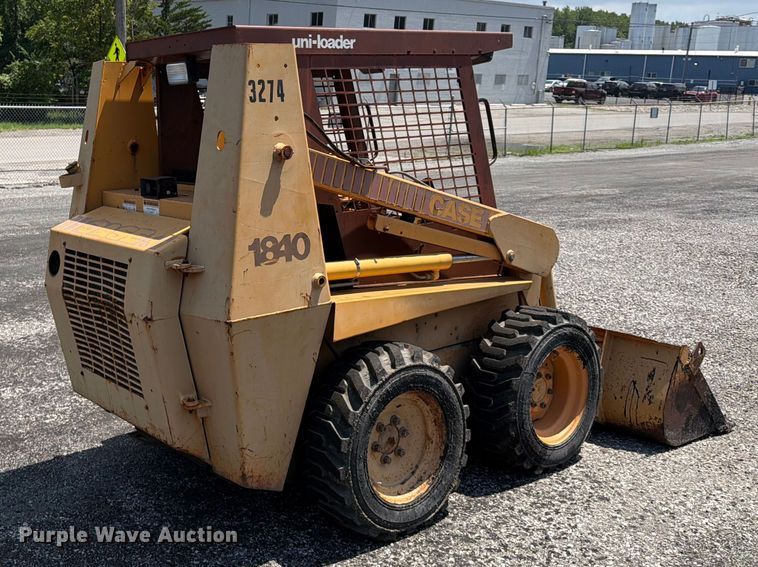 Case 1840 Skid Steer Loader - photo 5