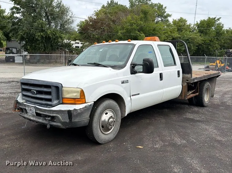 2000 Ford F350 Super Duty Crew Cab Flatbed Pickup Truck