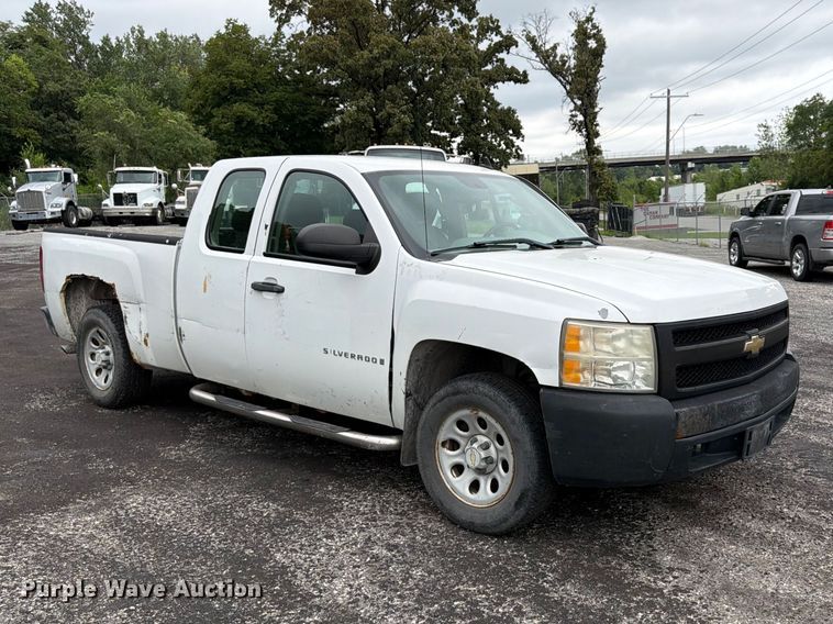 2009 Chevrolet Silverado 1500 Ext. Cab Pickup Truck - photo 3