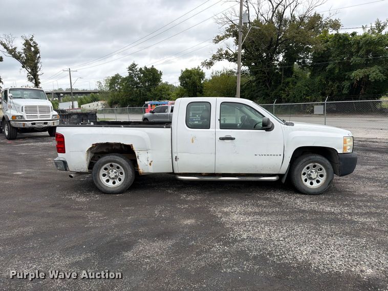 2009 Chevrolet Silverado 1500 Ext. Cab Pickup Truck - photo 4