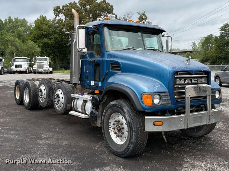 2002 Mack CV Truck Cab And Chassis - photo 3