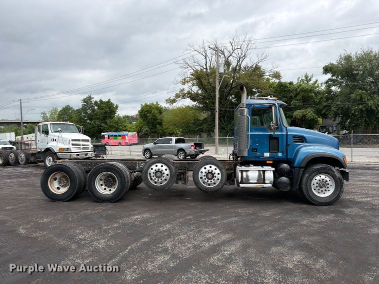 2002 Mack CV Truck Cab And Chassis - photo 4