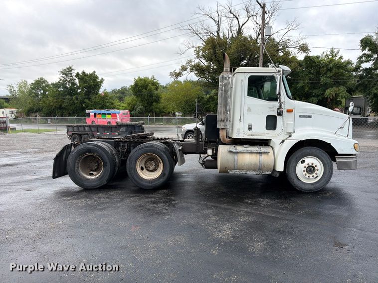2000 International 9100i Semi Truck - photo 4