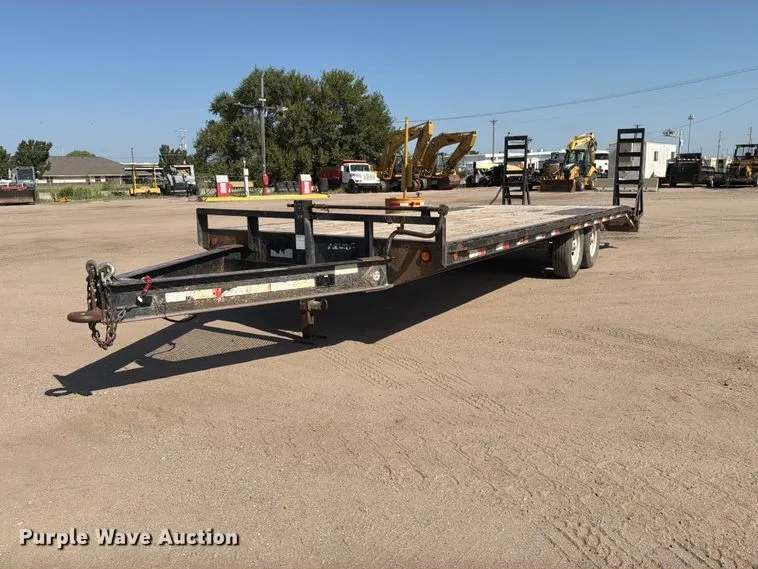 2007 PJ Trailers Equipment Trailer