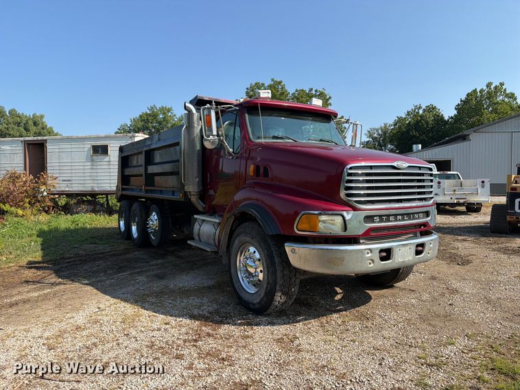 2004 Sterling L9500 Series Dump Truck - photo 3