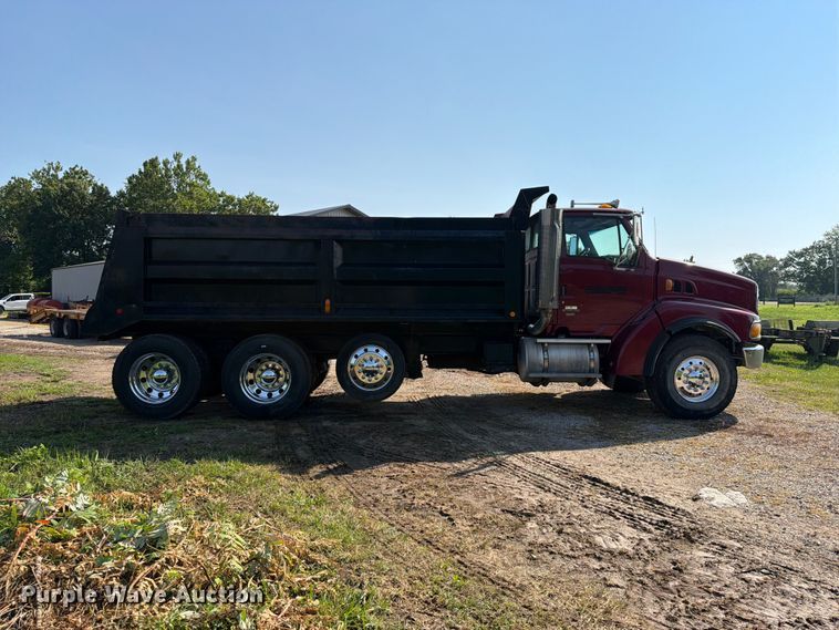 2004 Sterling L9500 Series Dump Truck - photo 4