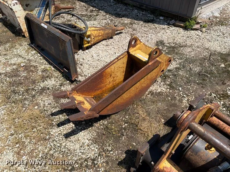 Caterpillar Backhoe Bucket