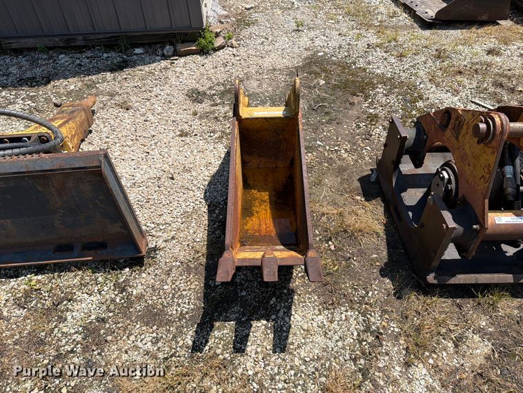 Caterpillar Backhoe Bucket - photo 2