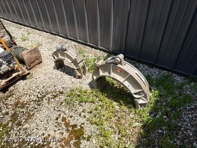 (2) Pipe Tongs