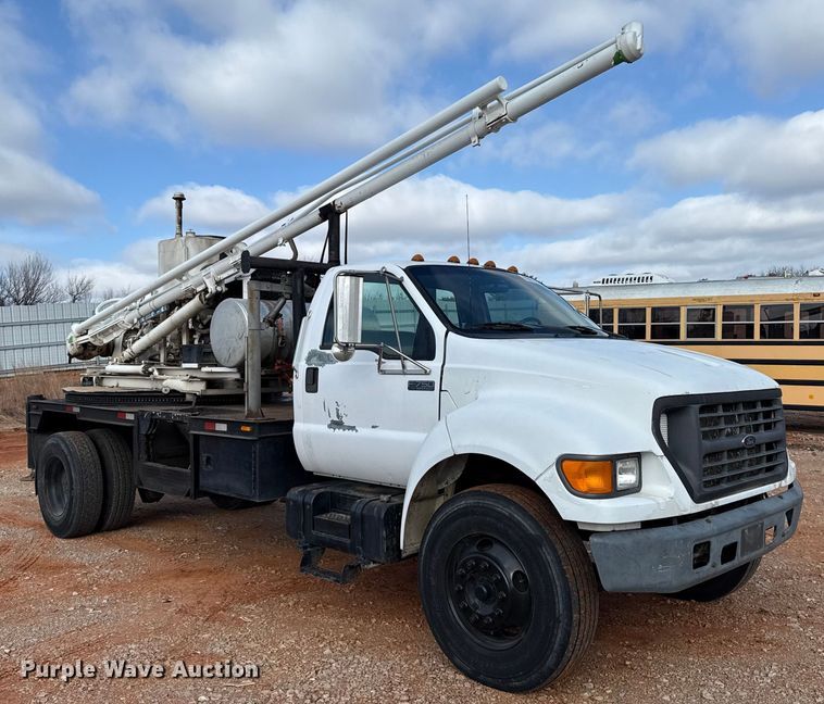 2001 Ford F750 Super Duty Pressure Digger Truck - photo 3