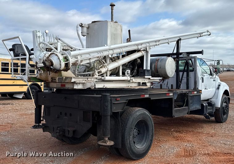 2001 Ford F750 Super Duty Pressure Digger Truck - photo 5