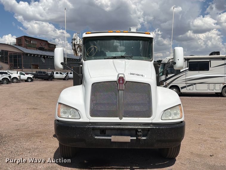2013 Kenworth T370 Utility / Service Truck - photo 2