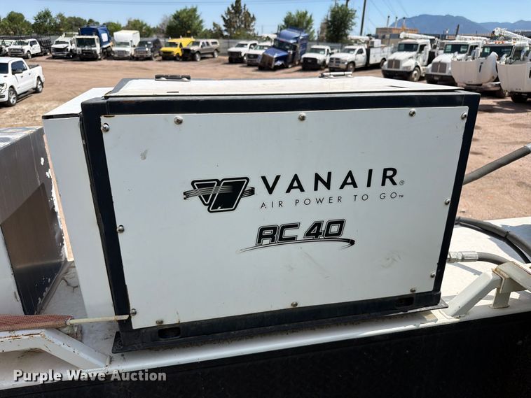 2013 Kenworth T370 Utility / Service Truck - photo 2