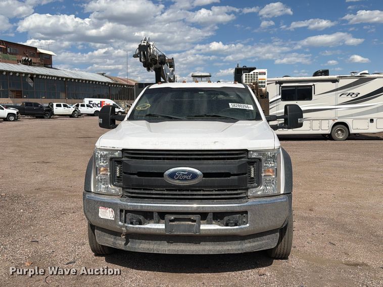 2018 Ford F550 Super Duty XL Crew Cab Utility / Service Truck - photo 2