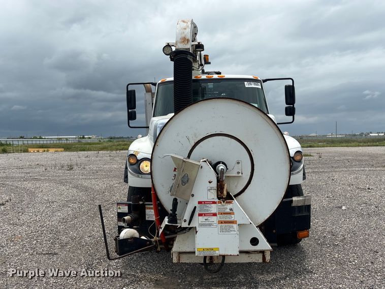 2018 International 7600 Sewer Jetter Truck - photo 2