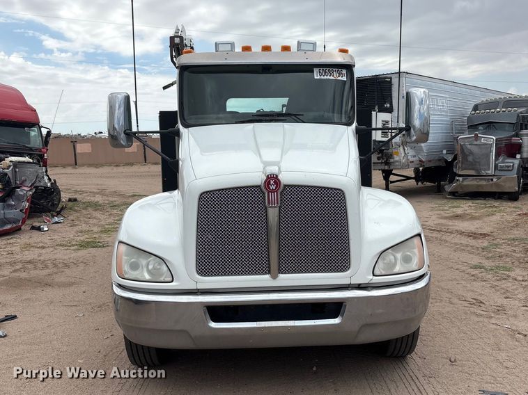 2013 Kenworth T370 Utility / Service Truck - photo 2