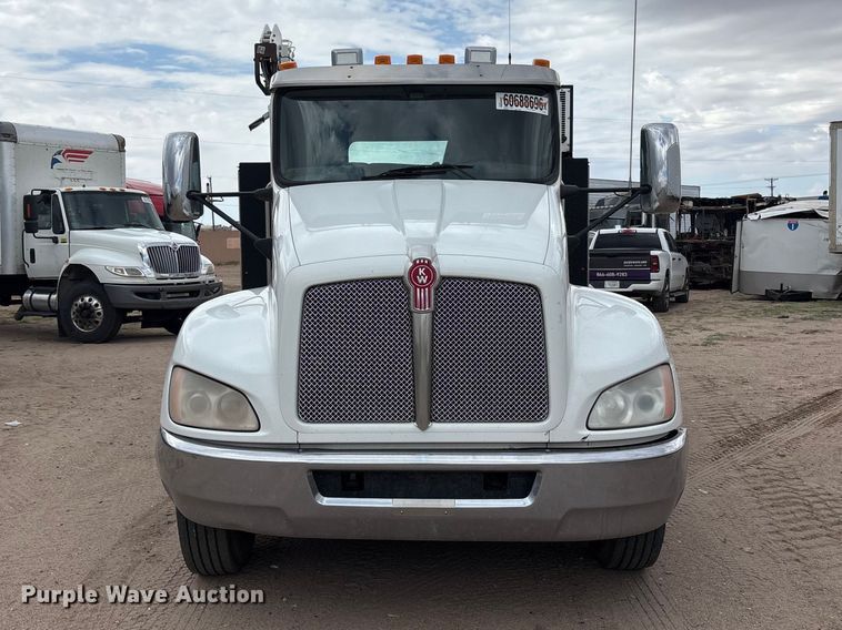2013 Kenworth T370 Utility / Service Truck - photo 2