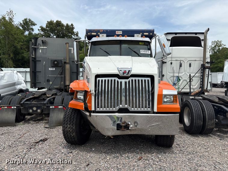 2020 Western Star 4700 Dump Truck - photo 2