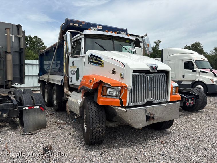 2020 Western Star 4700 Dump Truck - photo 3