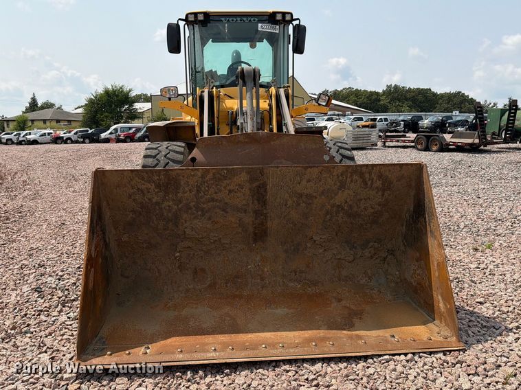 2009 Volvo L90F Wheel Loader - photo 2