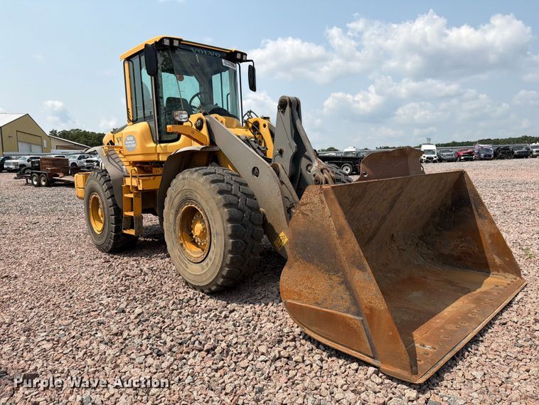 2009 Volvo L90F Wheel Loader - photo 3